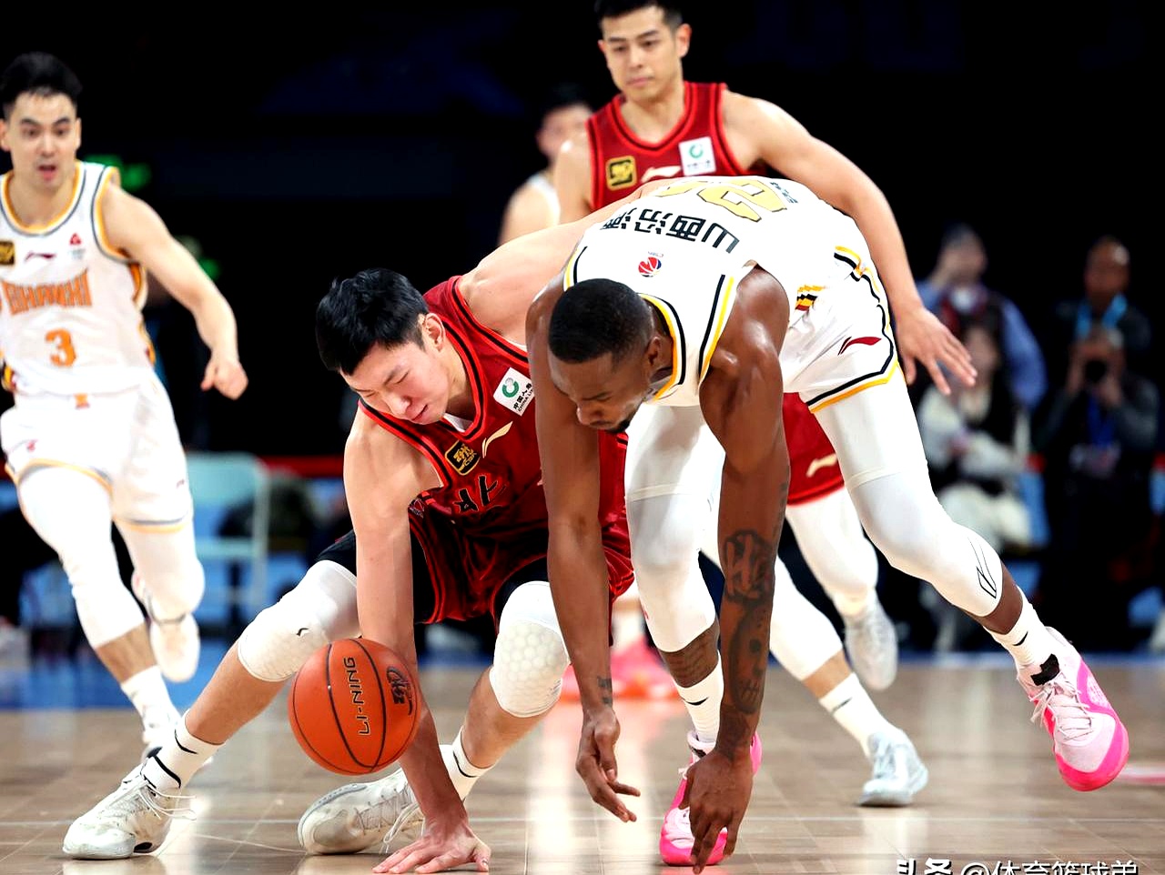 今夜欧超杯焦点战，北京首钢刷新队史纪录，态度坚定，身体对抗强度拉满的简单介绍